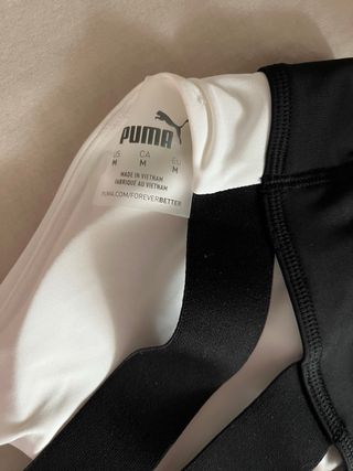 Top deportivo Puma blanco y negro