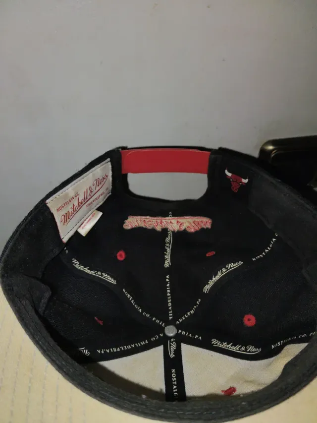 Gorra Chicago Bulls Negra y Roja