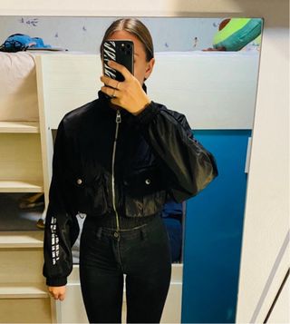 Chaqueta Bershka negra talla XS