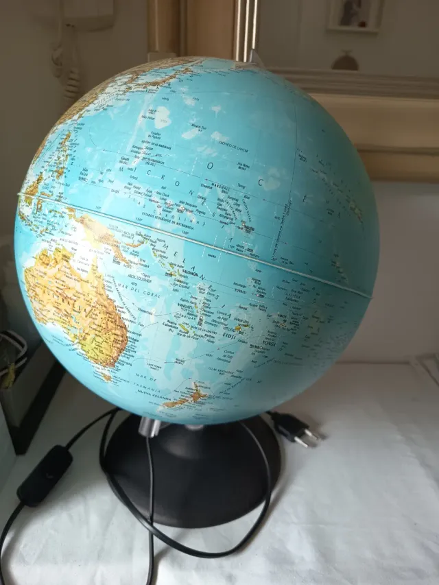 Lámpara Globo Terráqueo Iluminado