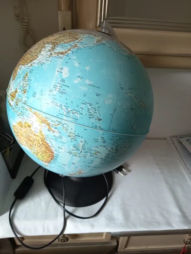 Lámpara Globo Terráqueo Iluminado