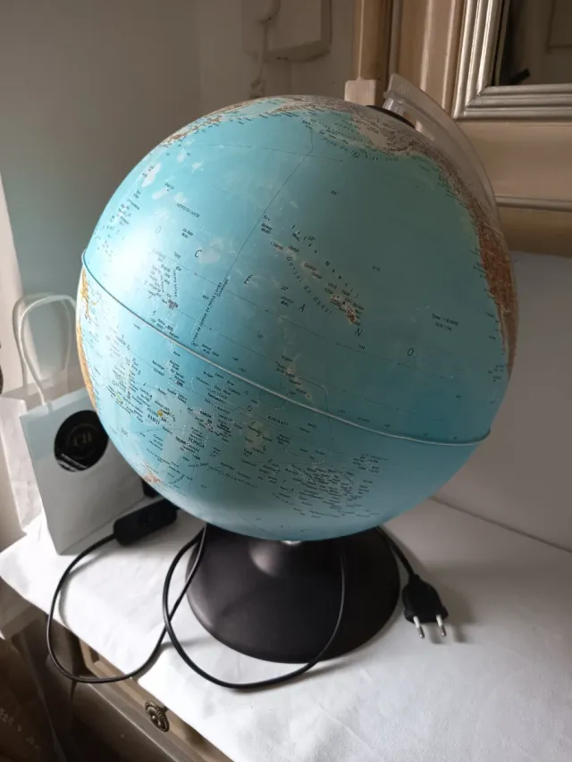 Lámpara Globo Terráqueo Iluminado