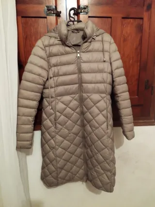 Sandalias = 37. Ropa = M/L.