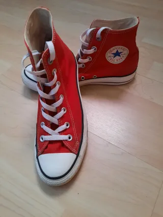 Zapatillas Converse Rojas (product red).