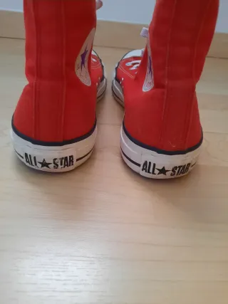 Zapatillas Converse Rojas (product red).
