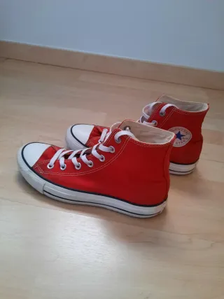 Zapatillas Converse Rojas (product red).