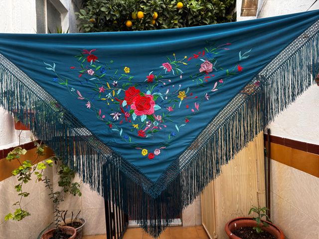 Manton Flamenca Bordado Flores