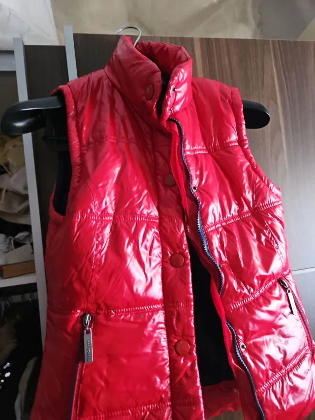 Chaleco rojo acolchado