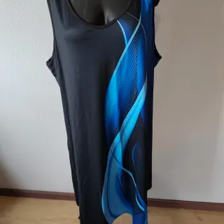 Vestido preto com detalhes azuis 3XL