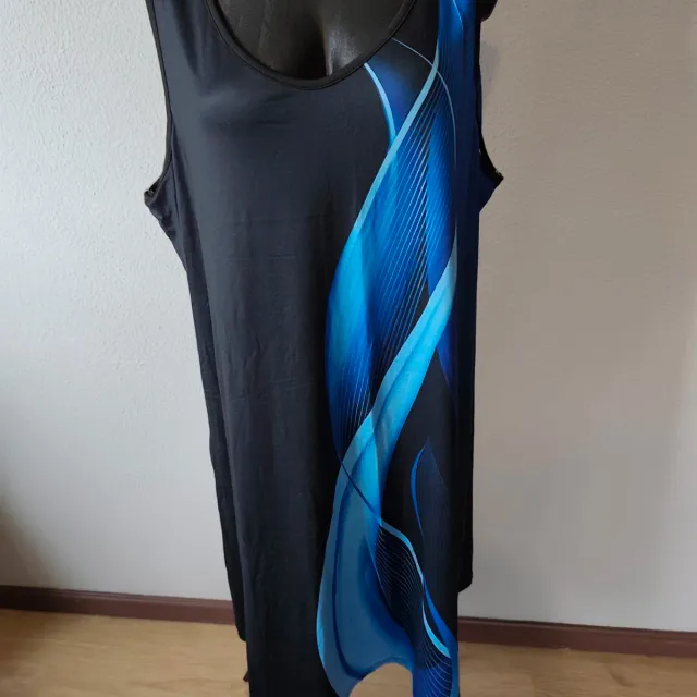 Vestido preto com detalhes azuis 3XL