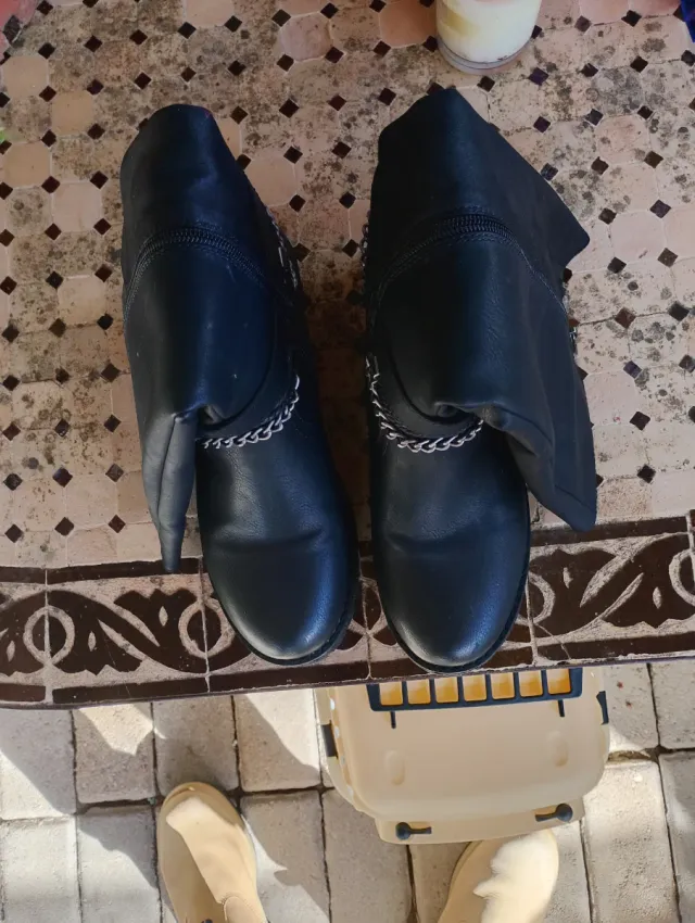 Botas negras mujer talla 40 en mano Algeciras