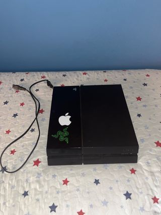 PS4 (PlayStation 4) 500GB + 2 Mandos + 4 Juegos
