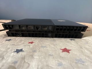 PS4 (PlayStation 4) 500GB + 2 Mandos + 4 Juegos