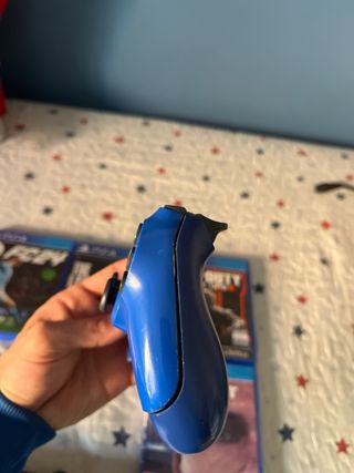 PS4 (PlayStation 4) 500GB + 2 Mandos + 4 Juegos