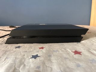 PS4 (PlayStation 4) 500GB + 2 Mandos + 4 Juegos