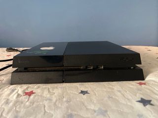 PS4 (PlayStation 4) 500GB + 2 Mandos + 4 Juegos