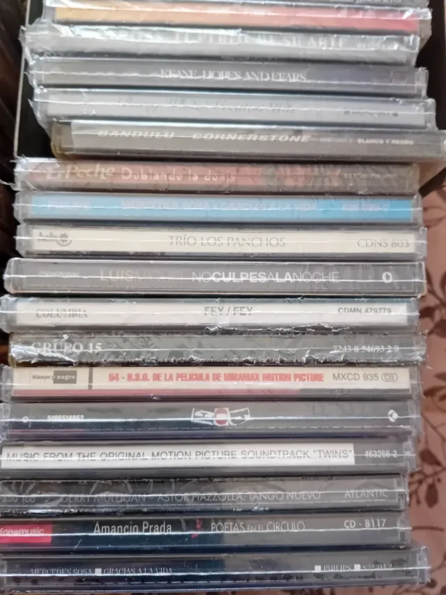 Lote 1 di 100 CD di Musica Varia