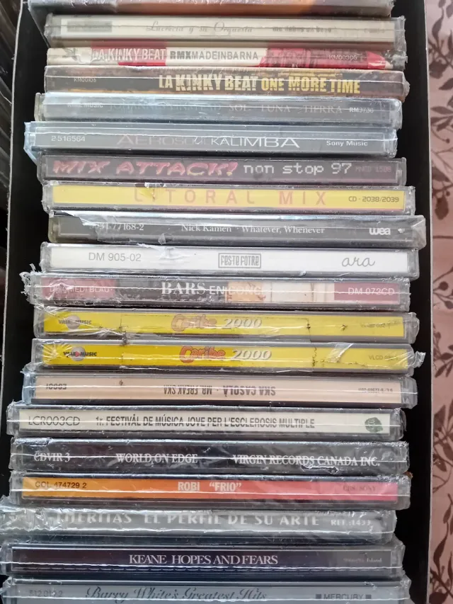 Lote 1 di 100 CD di Musica Varia
