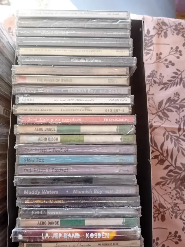 Lote 1 di 100 CD di Musica Varia