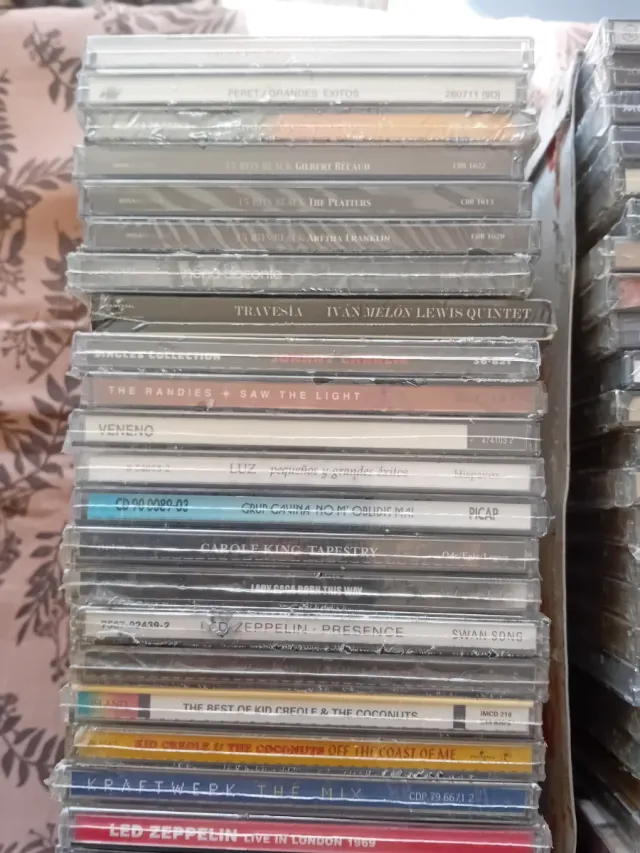 Lote 1 di 100 CD di Musica Varia