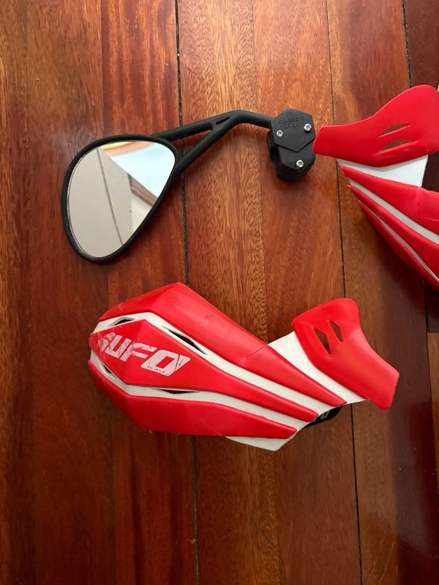 Cubremanetas y Retrovisor Moto Enduro UFO