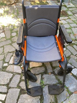 Sedia a rotelle elettrica