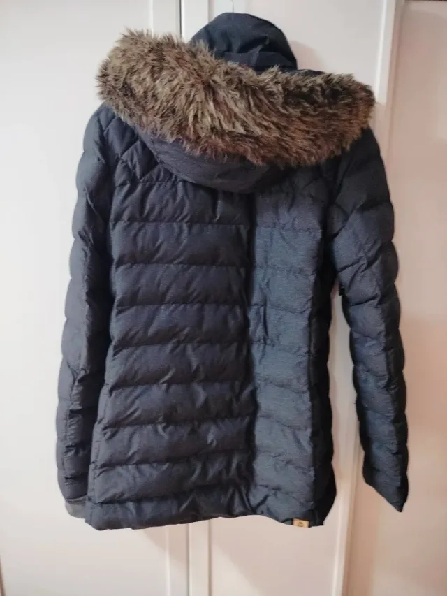 Plumífero Roxi gris oscuro poco uso.