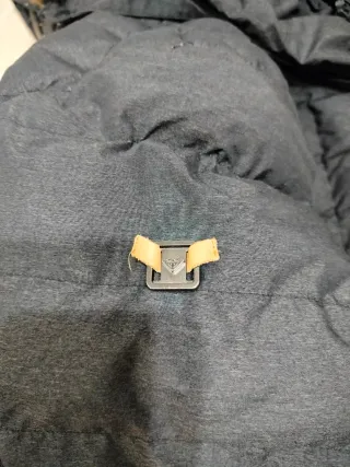 Plumífero Roxi gris oscuro poco uso.