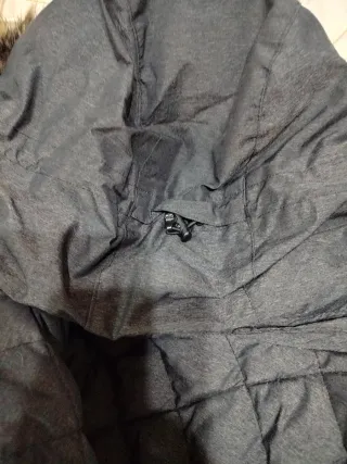 Plumífero Roxi gris oscuro poco uso.