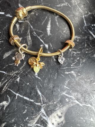 Pulsera Pandora Corazón y Abalorios