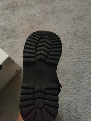 Botas negras con cordones