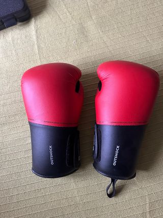 Guantes de boxeo Outshock rojos y negros
