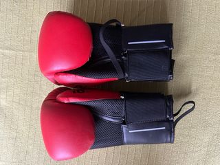 Guantes de boxeo Outshock rojos y negros