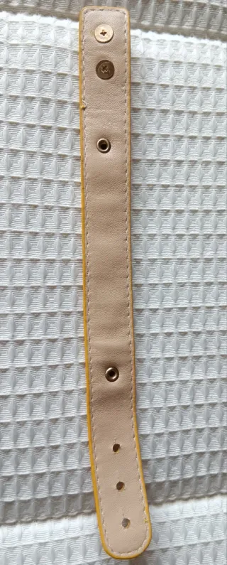 Pulsera símil cuero dorada