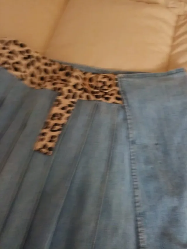 Gonna jeans sopra il ginocchio