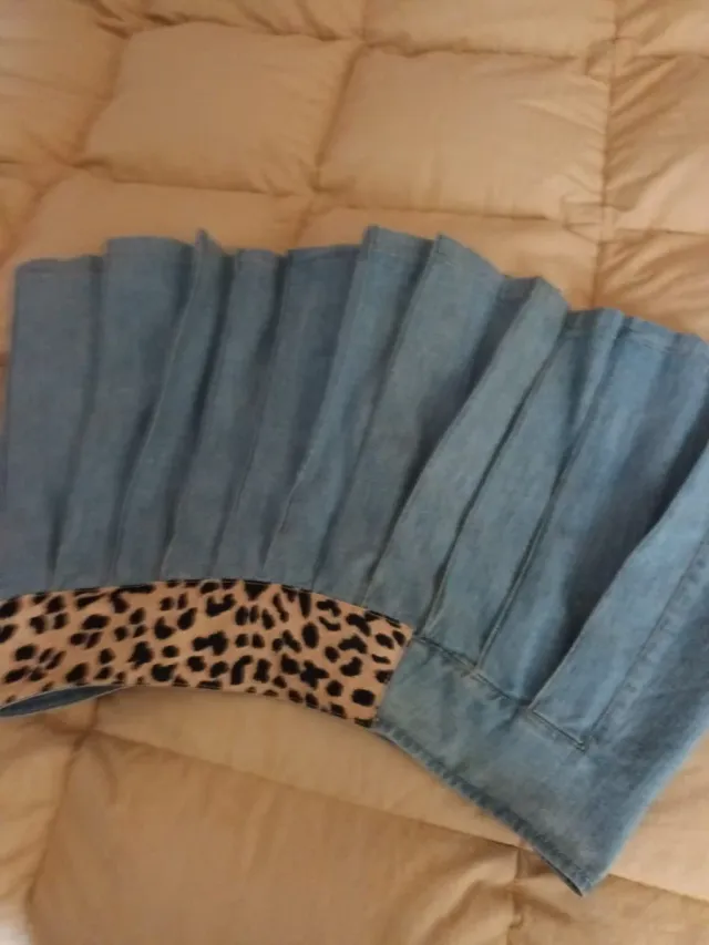 Gonna jeans sopra il ginocchio