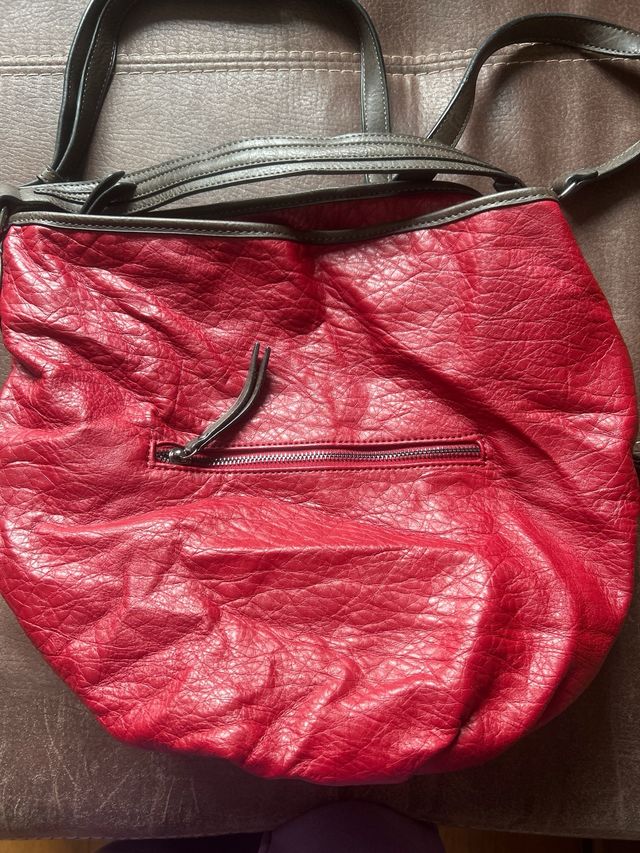Bolso rojo de piel sintética