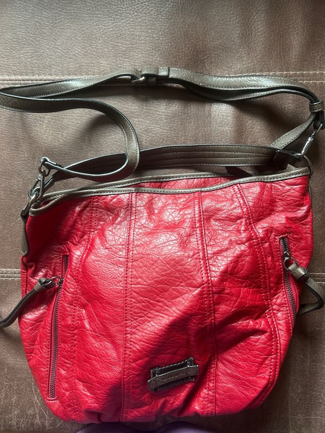Bolso rojo de piel sintética
