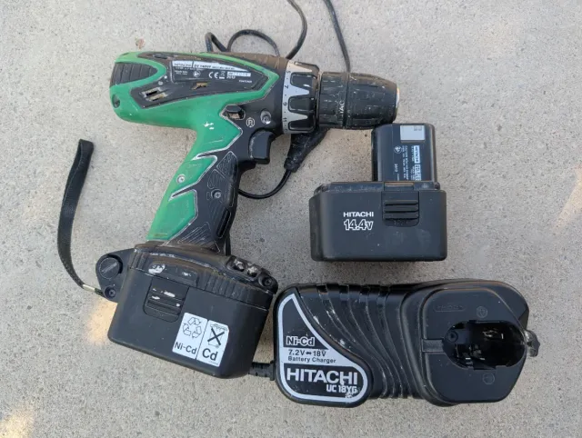 Trapano Hitachi 14.4V con caricabatterie e batterie