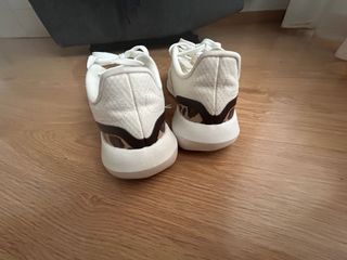 Zapatillas Adidas Blancas y Doradas