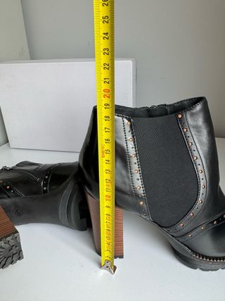 Stivaletti Peperosa neri con tacco