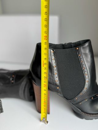 Stivaletti Peperosa neri con tacco