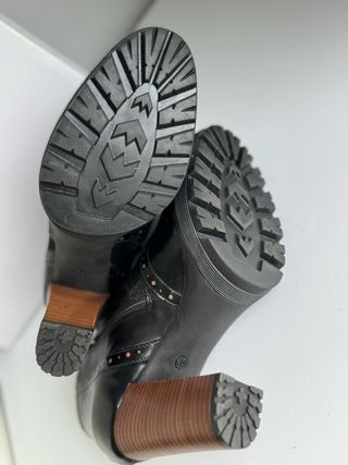 Stivaletti Peperosa neri con tacco