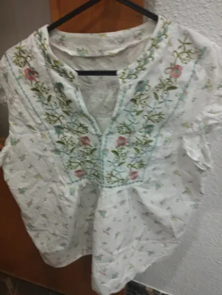 Camisa bordada flores multicolor