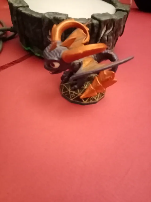 Skylanders Figura Dragón Morado Naranja