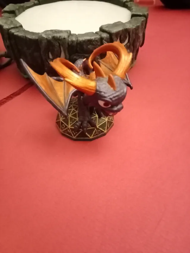Skylanders Figura Dragón Morado Naranja
