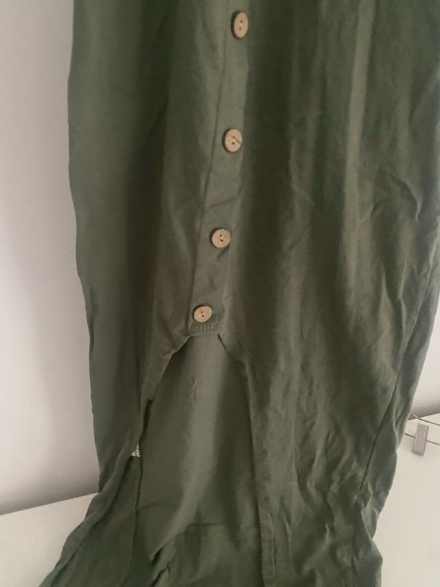 Vestido fino verde militar con botones
