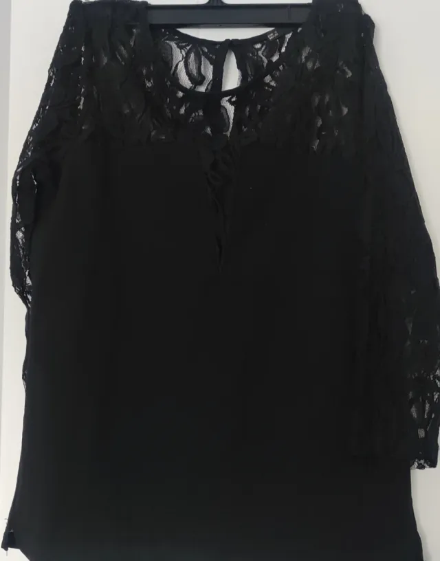 Camiseta fiesta encaje negro