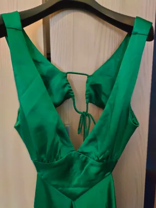 Abito verde con cartellino