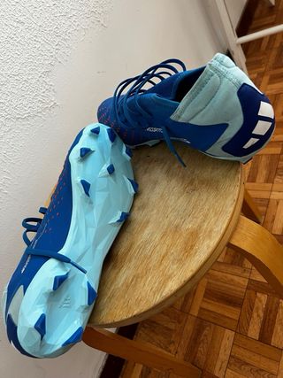 Botas de fútbol azules